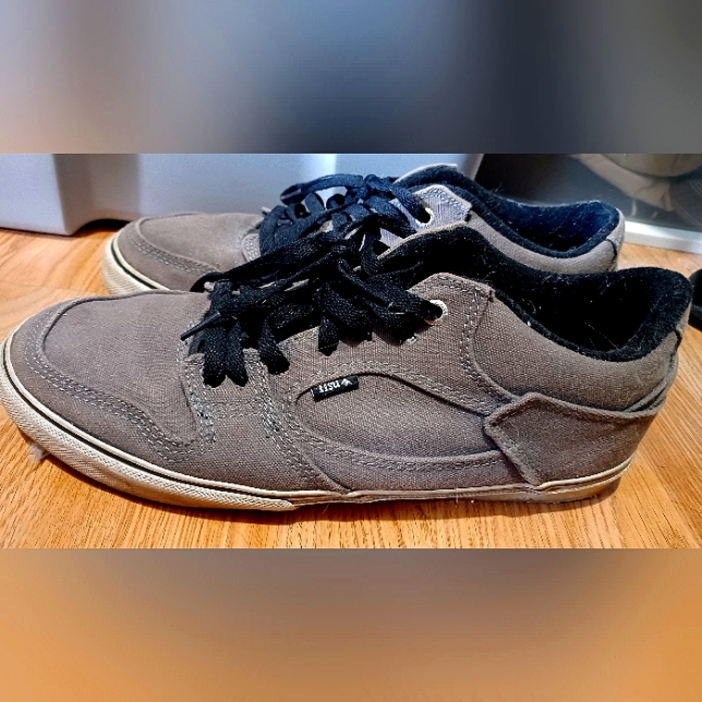 Vintage HSU Emericas Men's Size 11 Gray Skate Shoes